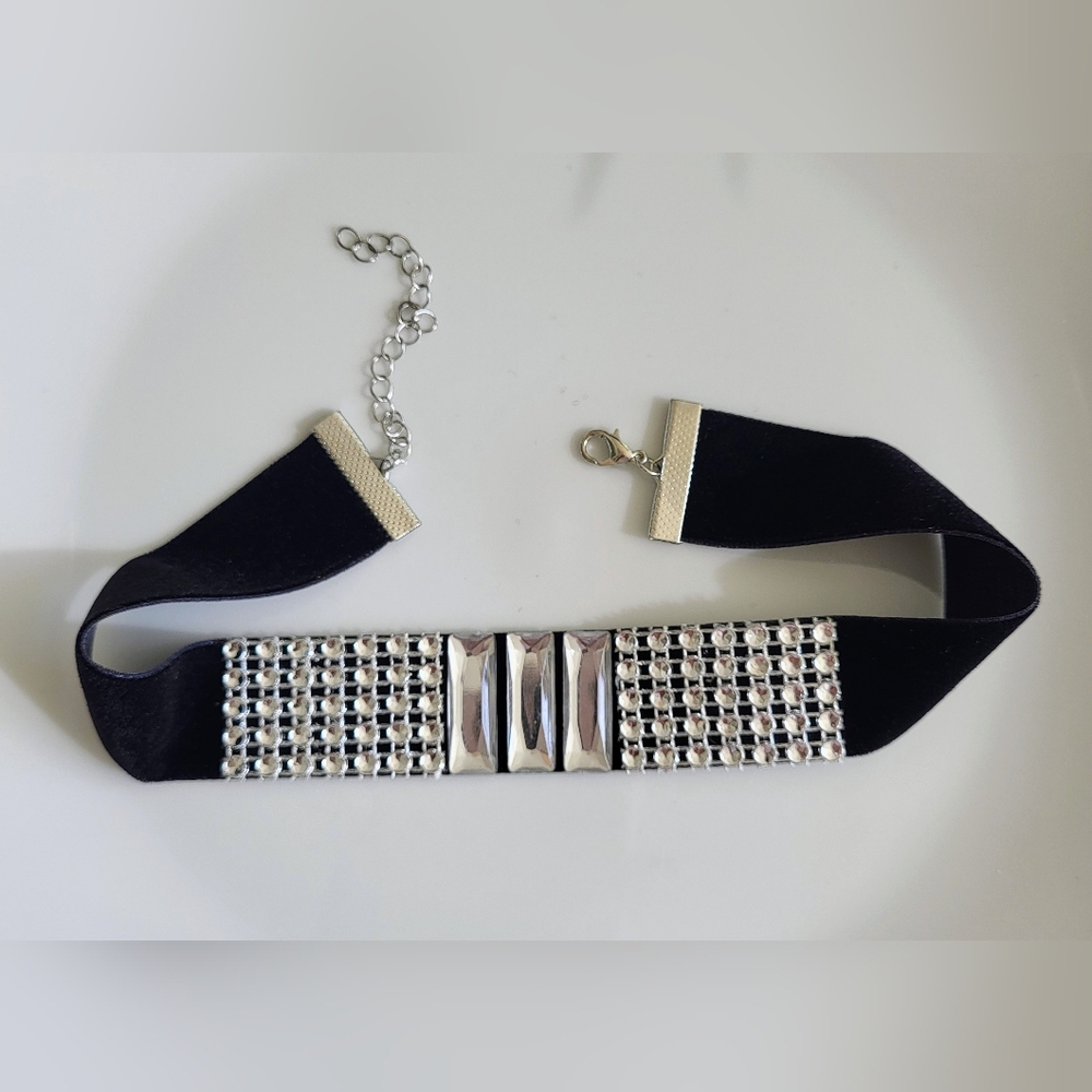 Black Velvet 80s Faux Crystal Choker Necklace – Silver Tone Statement Collar